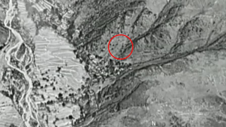 Кадр видеосъемки, который должен подтвердить поражение цели бомбой GBU-43/B MOAB в уезде Айчан в Афганистане – 13 апреля 2017 г.