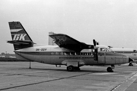 Один из первых Л-410 авиакомпании «Чехословацкие Аэролинии» (ЧСА) в пражском аэропорту Рузине