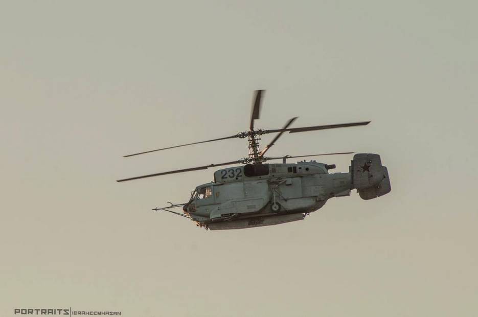 Корабельный вертолет радиолокационного дозора Ка-35 (Ка-31СВ) в полете с антенной, убранной в походное положение