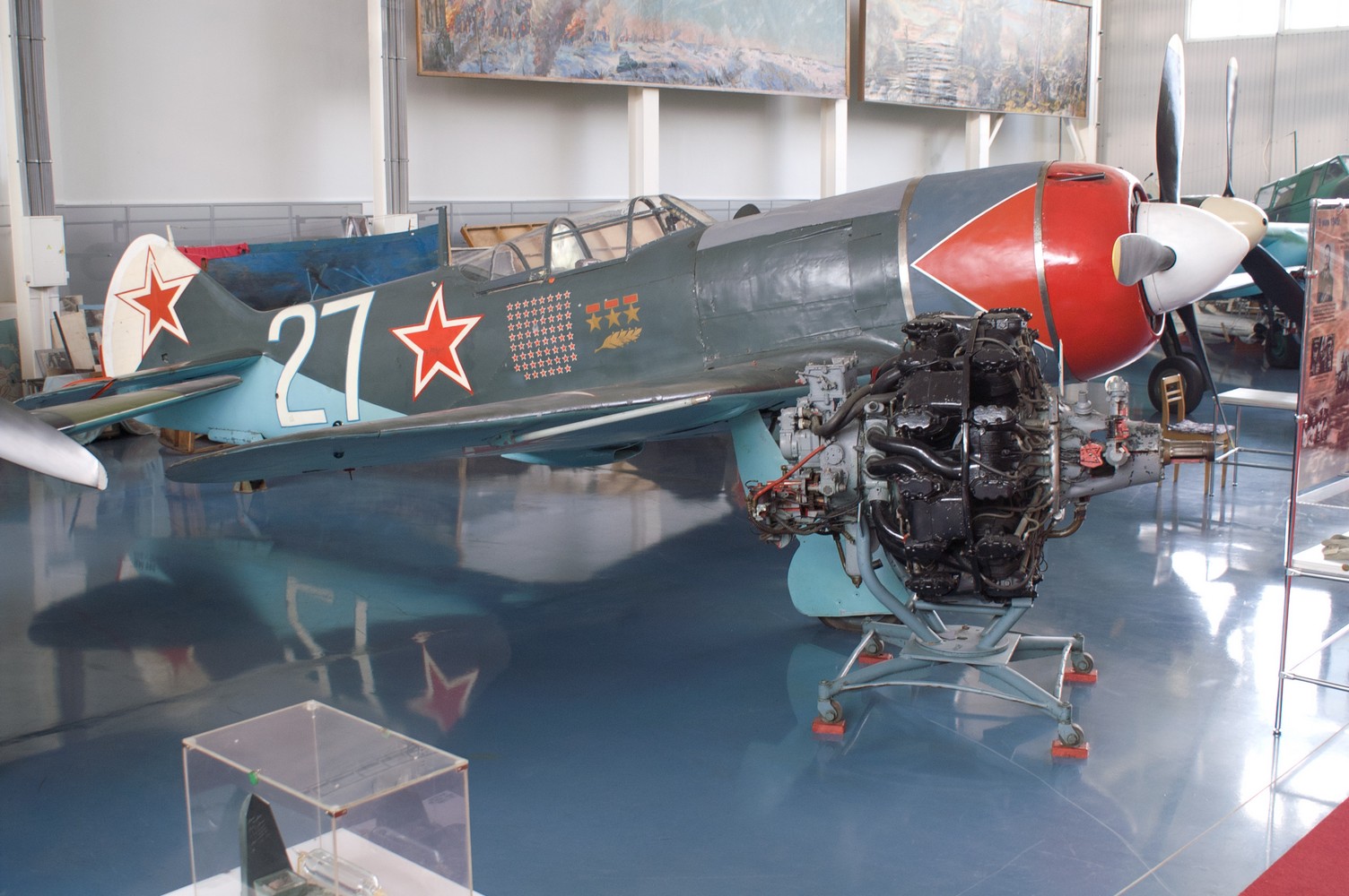 Истребитель Лавочкин Ла-7 трижды Героя Советского Союза Ивана Никитовича Кожедуба – и тоже в Монино