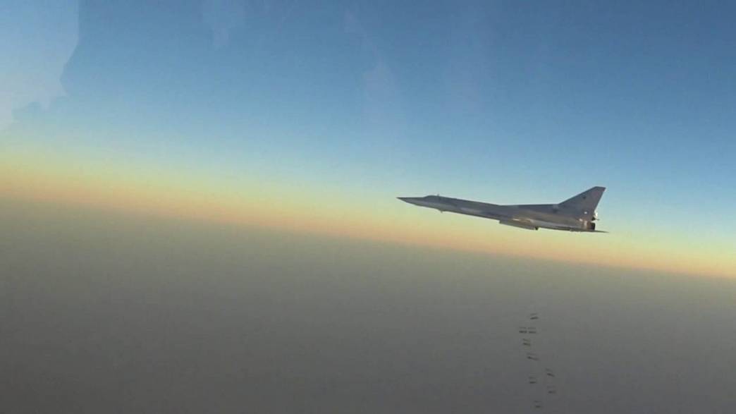 Самолеты Ту-22М3 в боевых вылетах по цели в Сирии 11 августа 2016 г. несли по 12 осколочно-фугасных бомб ОФАБ-250-270 на внутренней подвеске 