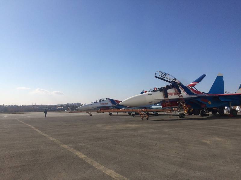 Самолеты Су-30СМ из группы «Русских Витязей» готовятся к перелету из Иркутска к месту постоянной дислокации в подмосковной Кубинке