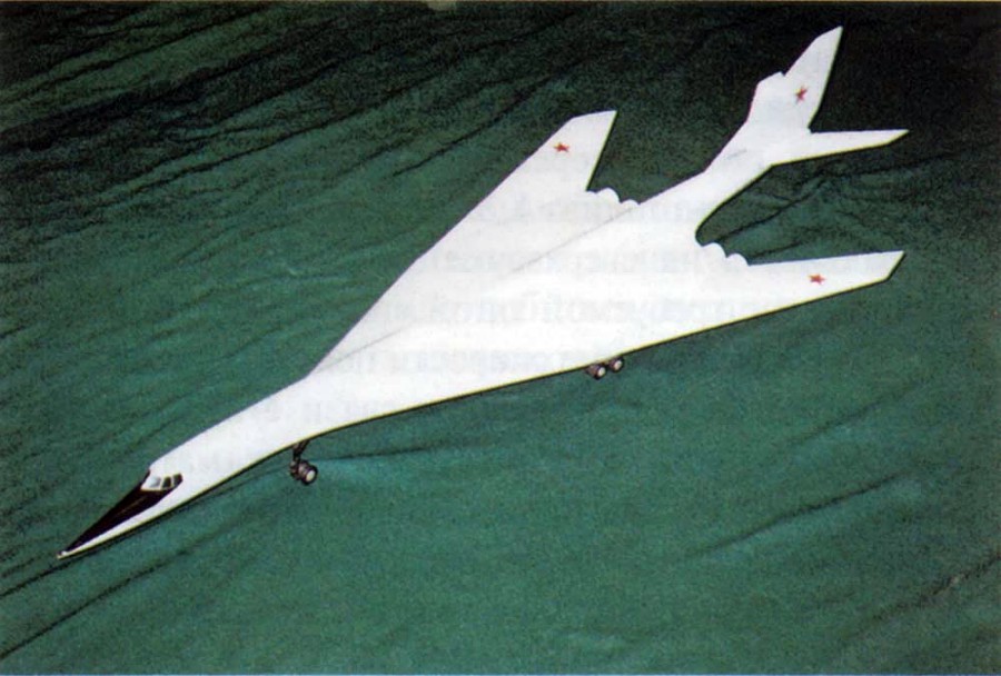 Смотровая модель самолета М-18 разработки Экспериментального машиностроительного завода под руководством В.М. Мясищева. Этот проект стал основой для самолета «70» разработки ММЗ «Опыт»