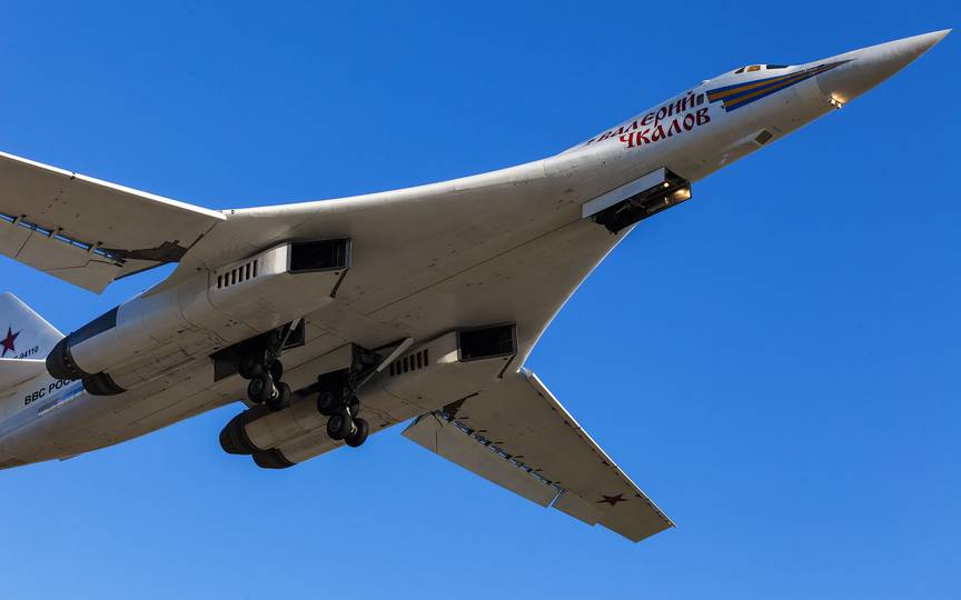 В авиации России самолеты Ту-160 получили имена в честь выдающихся людей страны 