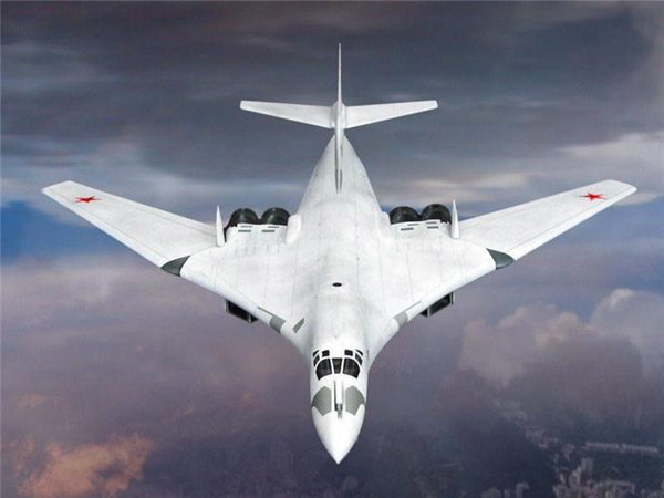 Межконтинентальный ракетоносец Ту-160 (сер. №6-01, борт RF-94100), названный «Николай Кузнецов» в честь создателя двигателя НК-32 для «Белого лебедя» – 2011 г.