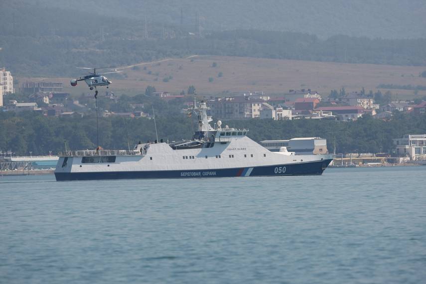 Отработка взаимодействия с кораблем Береговой охраны Российской Федерации – вертолеты Ка-226 идеальны для судов малого и среднего водоизмещения
