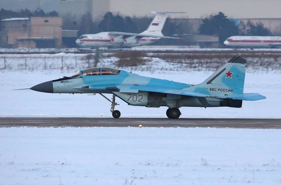Первый серийный многоцелевой истребитель МиГ-35Д борт 702 на аэродроме ЛИИ им. Громова – декабрь 2016 г.