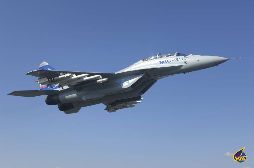 Опытный многоцелевой истребитель МиГ-35 с комбинированной подвеской вооружения – ракеты воздух-воздух Р-73 и Р-77 и корректируемые авиабомбы КАБ-500