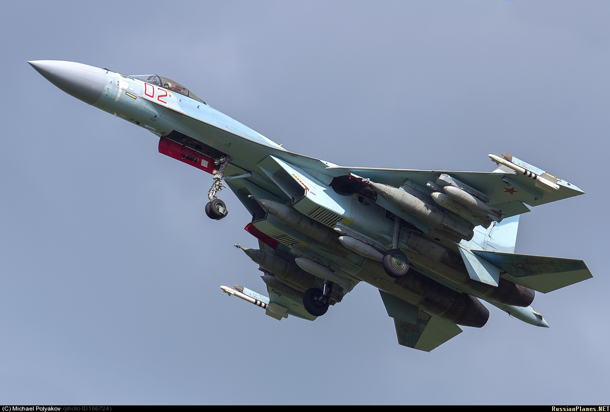 Заключен договор на поставку в Китай новейших российских истребителей Су-35