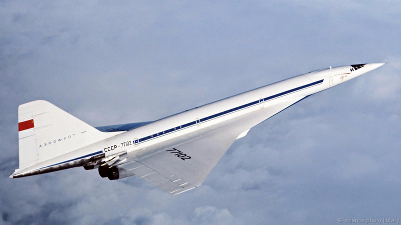 Первый в мире сверхзвуковой пассажирский самолет – советский Ту-144 в полете. Его летная жизнь, к сожалению, оказалась короткой из-за чрезвычайной дороговизны