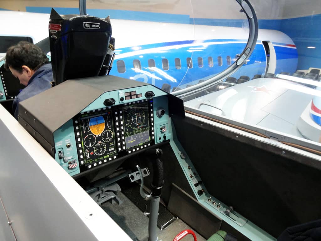 Так должна выглядеть кабина серийного учебного самолета Як-152 с многофункциональными жидкокристаллическими индикаторами и катапультируемыми креслами