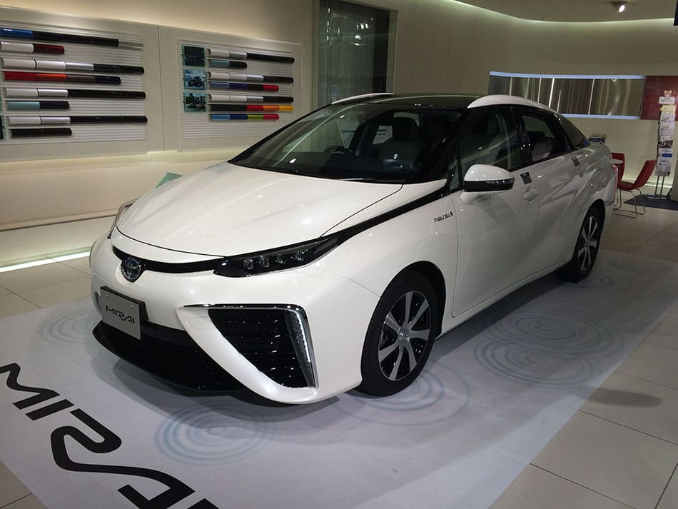 Toyota Mirai, гибридный автомобиль, водород, транспорт