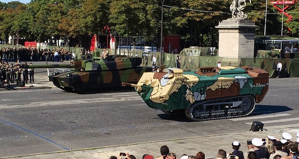 Шнейдер, танк, модернизированный, парад