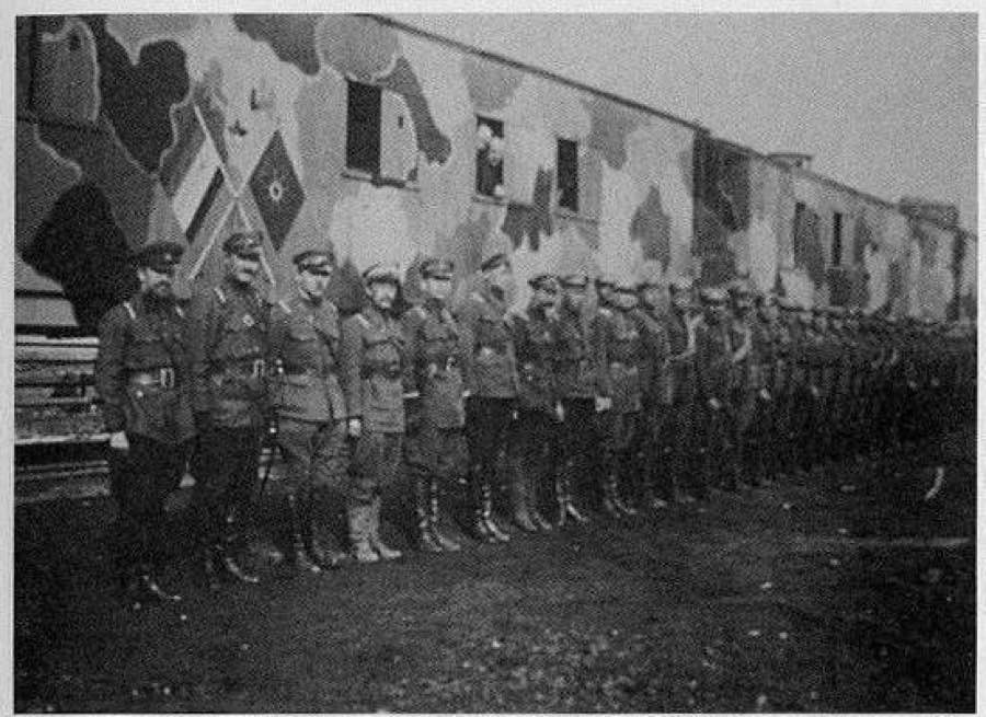 русские солдаты, русские офицеры, вагон бронепоезда