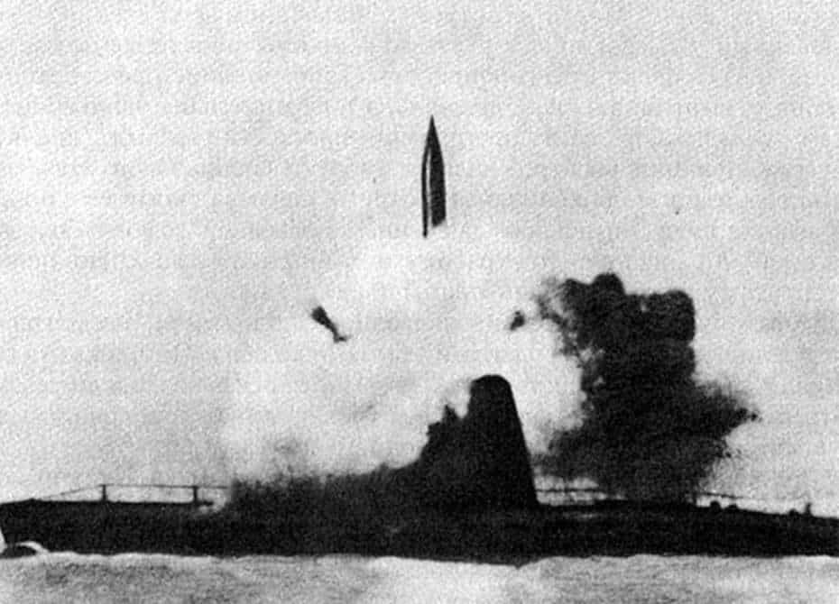 Пуск ракеты с первой ракетной подводной лодки Б-67