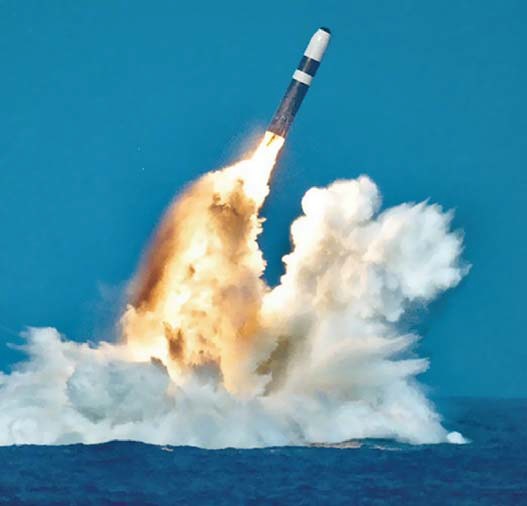 подводный пуск ракеты, ракета trident 1, баллистическая ракета