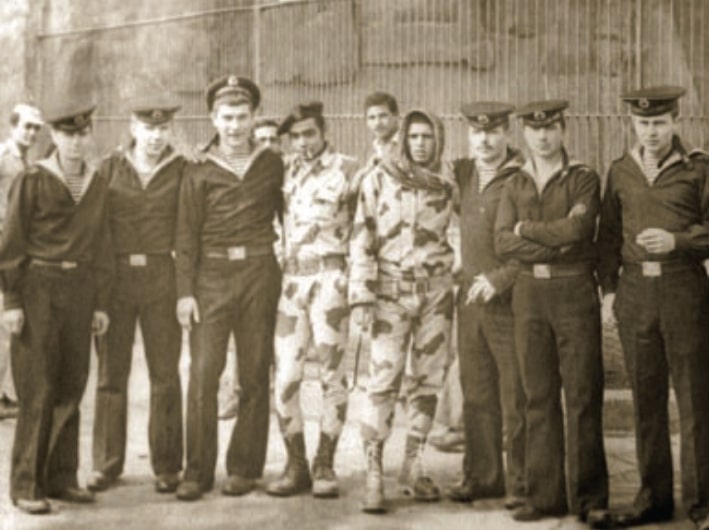 групповой снимок матросов, матросы 5-й эскадры, солдаты отряда коммандос