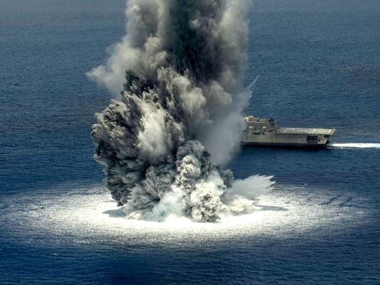Испытание взрывом прибрежного боевого корабля USS Jackson класса LCS