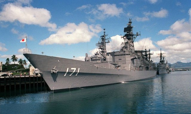 Флаг японских ВМС всё чаще реет на просторах Тихого океана