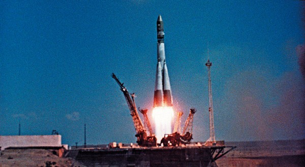Старт ракеты-носителя Р-7 с космическим кораблем Восток-1 – Байконур, 12 апреля 1961 г