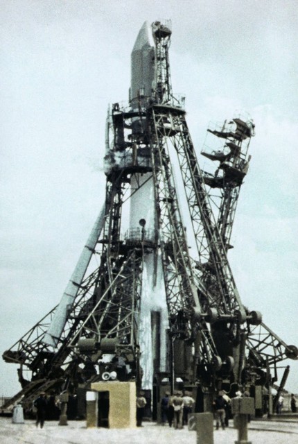 Ракета-носитель Р-7 на стартовой площадке