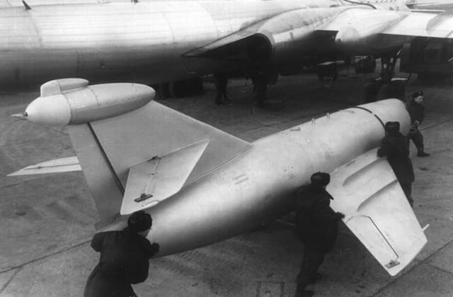 самолет-снаряд комета, Ту-16КС, авиация ВМФ СССР