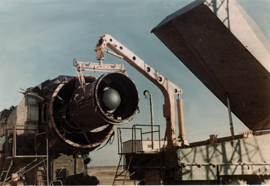 боеголовка ракеты рт-15, установка боеголовки, твердотопливная ракета 