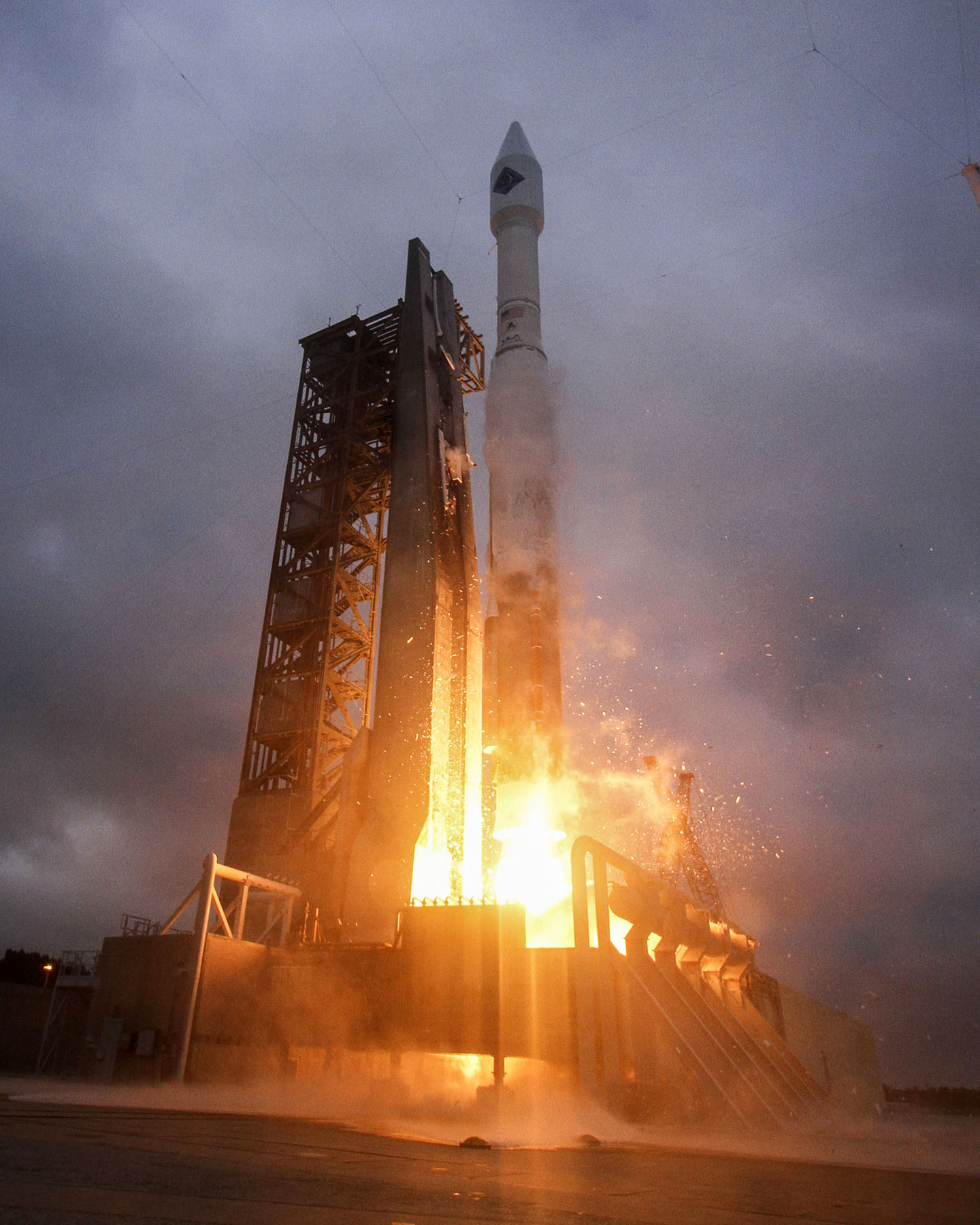 Запуск грузового космического корабля «Сигнес» OA-4 с помощью ракеты-носителя «Атлас» V с космодромк на мысе Канаверал 7 декабря 2015 г.