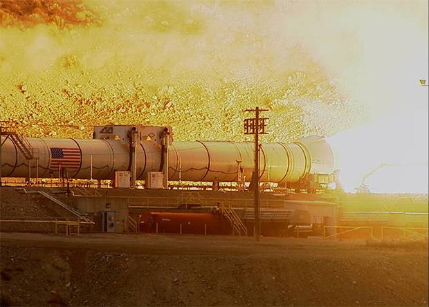 США завершили испытания ускорителя для сверхтяжелой ракеты