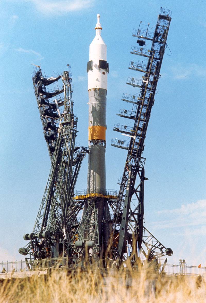 Ракета-носитель «Союз» с кораблём «Союз-19» на Байконуре