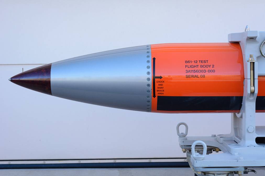 Носовая участь опытной управляемой ядерной бомбы В61-12 в инертном исполнении