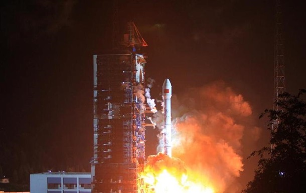 Запуск первого национального спутника мобильной связи в Китае