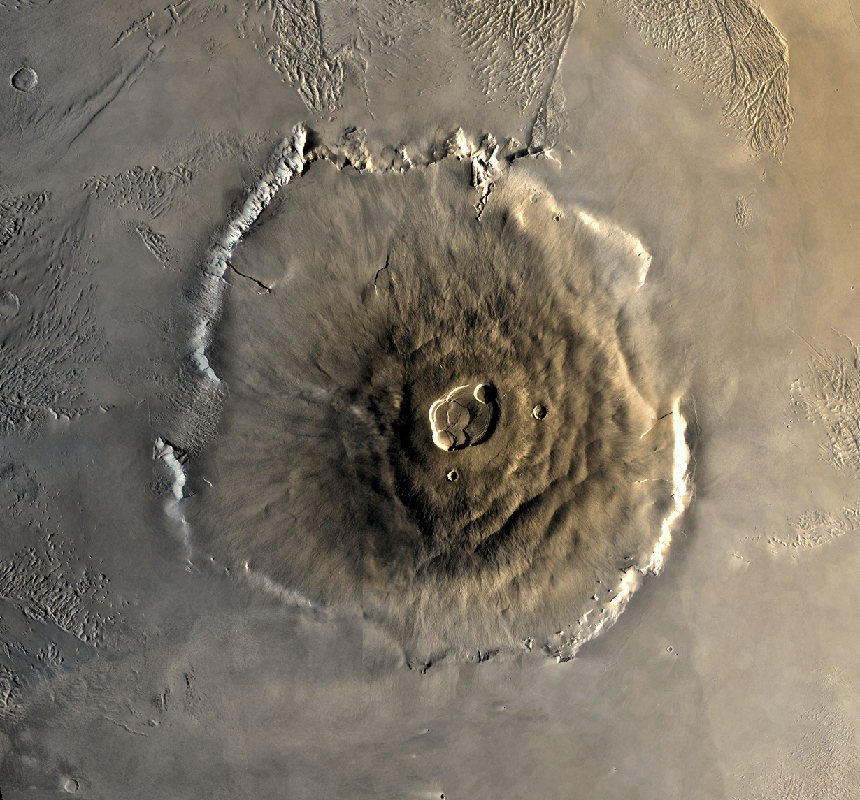 Гора Олимп высотой 21,2 км на Марсе – самая высокая вершина этой планеты