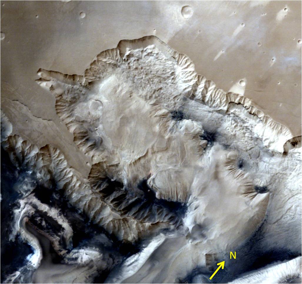 Долина Офир-Часма на Марсе, снятая индийской автоматической межпланетной станцией «Мангальян»