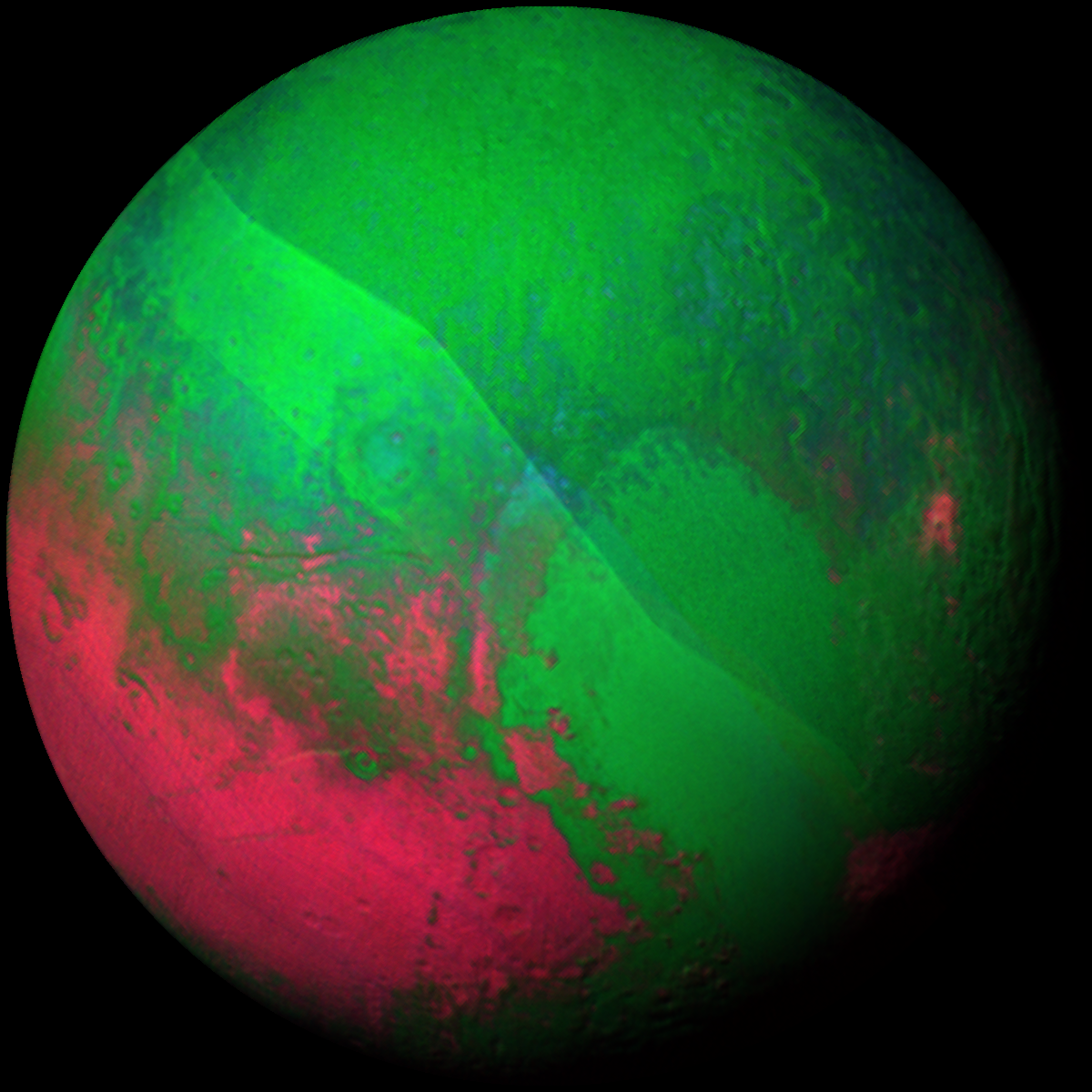 Фото Плутона в зеленой и красной частях видимого спектра сделано 14 июля 2015 г. с расстояния 108000 км от поверхности путем совмещения изображений с камер Ralph и LEISA. Его разрешение – 7 км на пиксель камеры LEISA