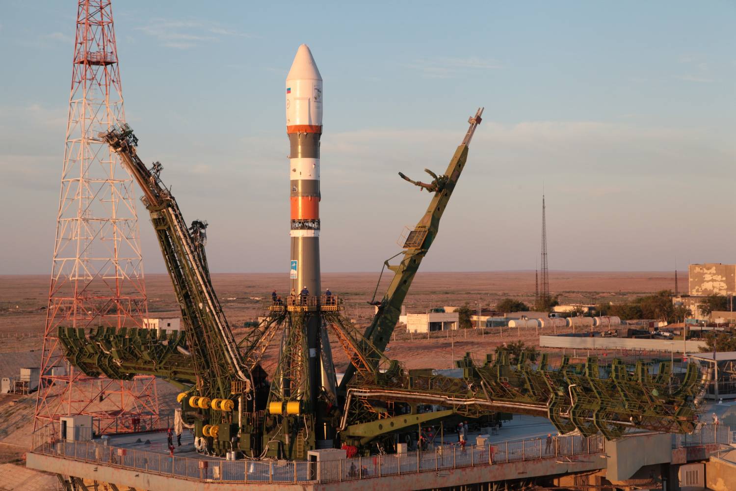 Ракета-носитель "Союз-2.1А" на космодроме Байконур – июль 2012 г.