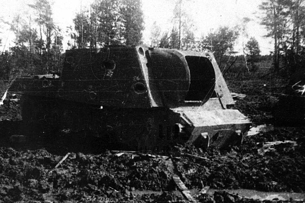 >Корпус выпуска ИСУ-152 февраля 1945 года после обстрела