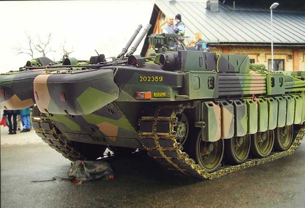 танк Strv-103, бронетранспортер