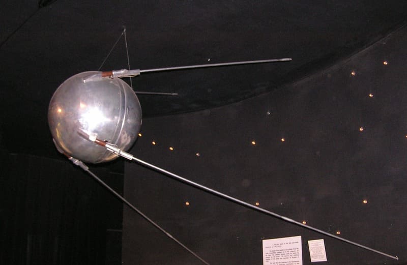Первый искусственный спутник, спутник Земли