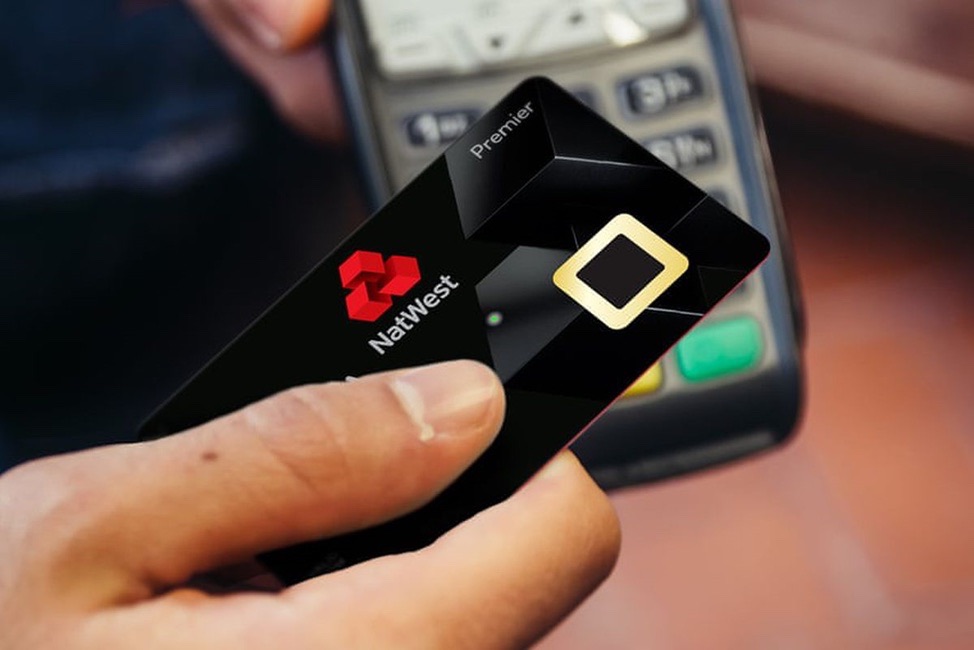 платежная карта, технология NFC, сканер отпечатков