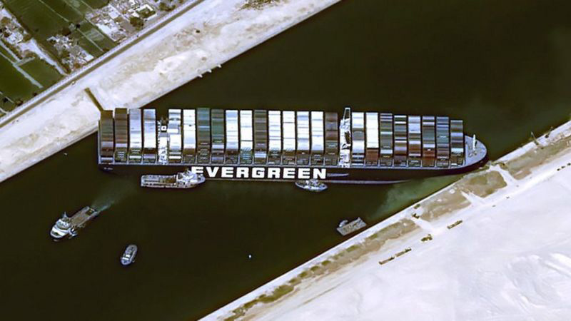 Почему контейнеровоз Ever Given сел на мель? Про Суэцкий канал, силу приливов и человеческий фактор