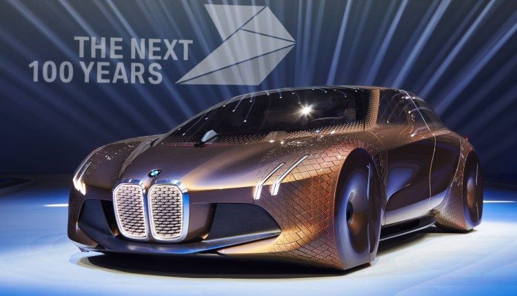 BMW обещает серию новых полностью электрических автомобилей, но самым ожидаемым является электромобиль 2021 iNext 