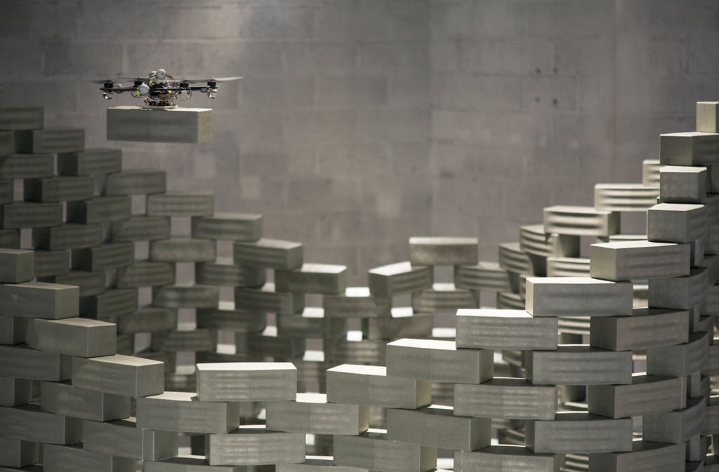 Робот строитель, летающий робот строитель, Швейцария, робот каменщик