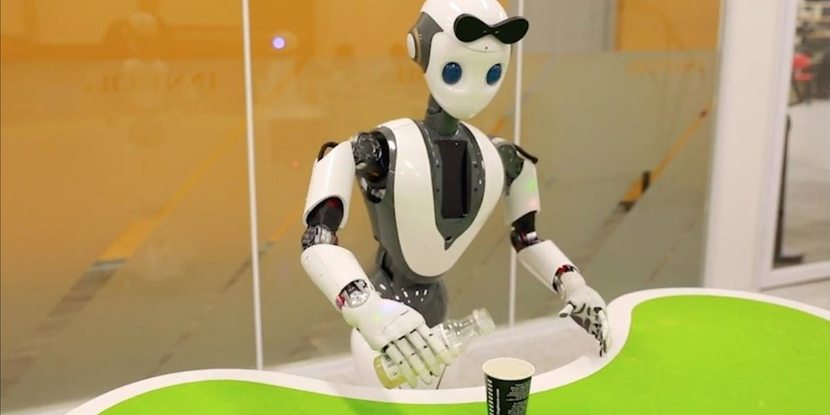 робот помощник, робот гуманоид, Mobile World Congress 2019, китайские роботы