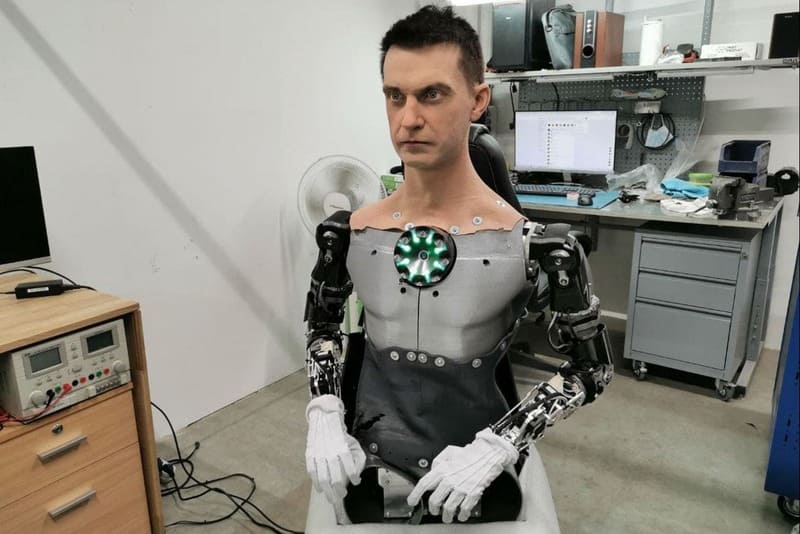 человекоподобный робот, Проморобот, Robo-C
