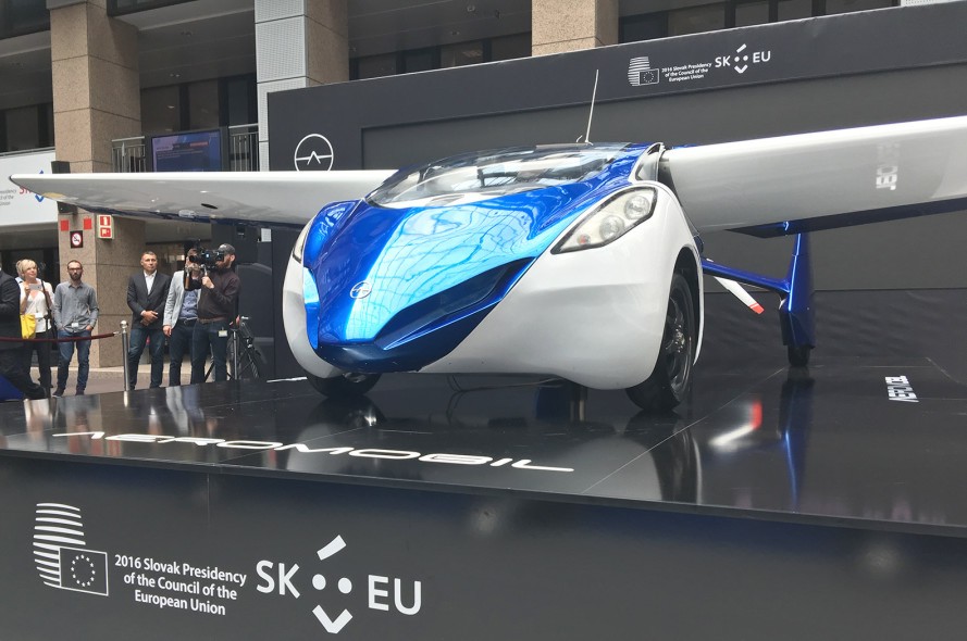 AeroMobil unveils futuristic flying car, plans to launch by 2017