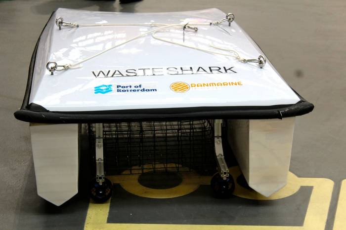Робот WasteShark