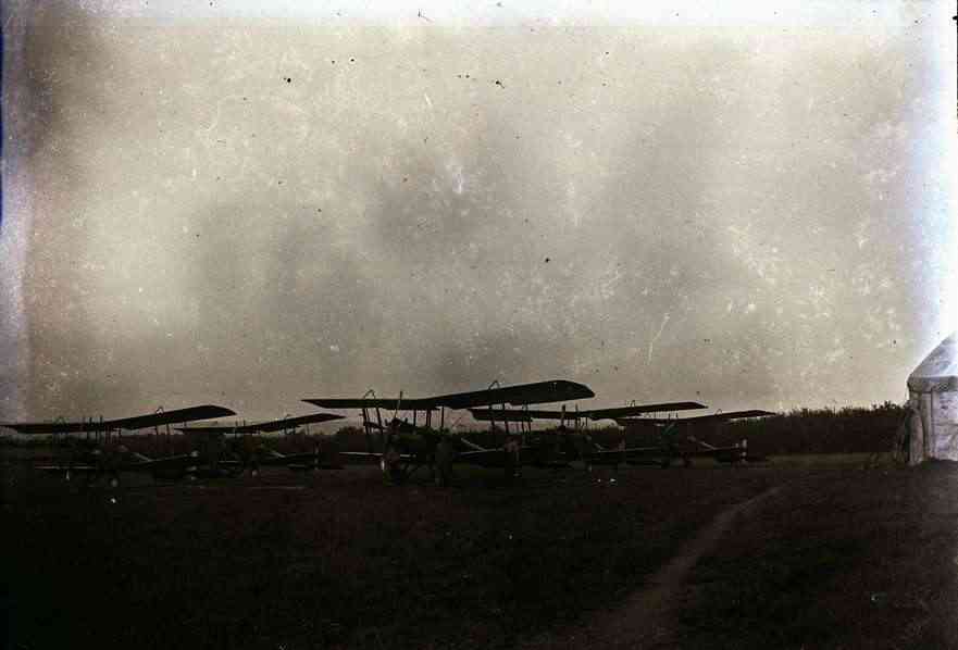Самолеты ВЕ2е на аэродроме Марден в графстве Кент – Англия, 1916 г.