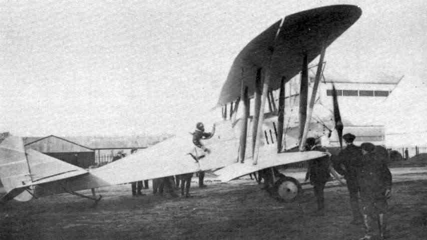 В этом полете 16 января 1914 г. Норман Спратт на самолете-разведчике RAF R.E.5 установит рекорд высоты полета