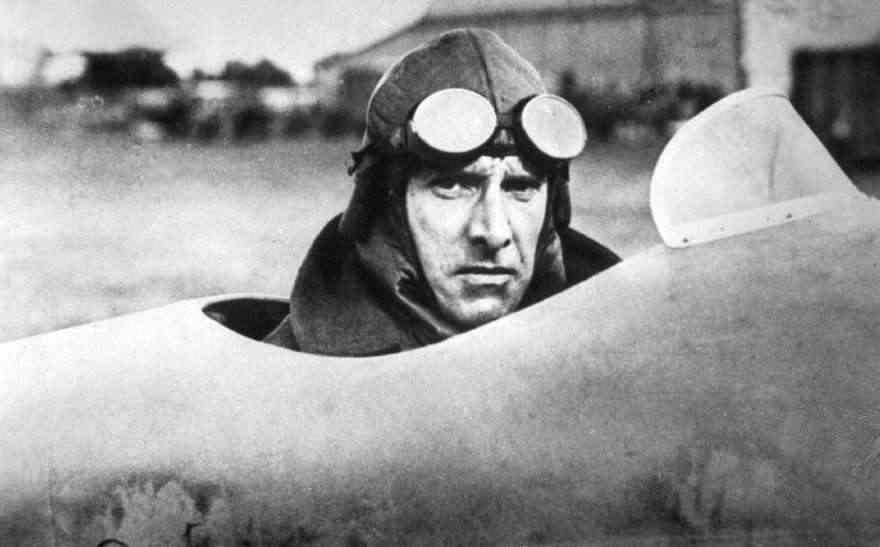Сэр Джеффри де Хэвилленд (22.07.1882 – 21.05.1965 гг.), который был главным конструктором и шеф-пилотом завода RAF с апреля 1911 по январь 1914 гг.